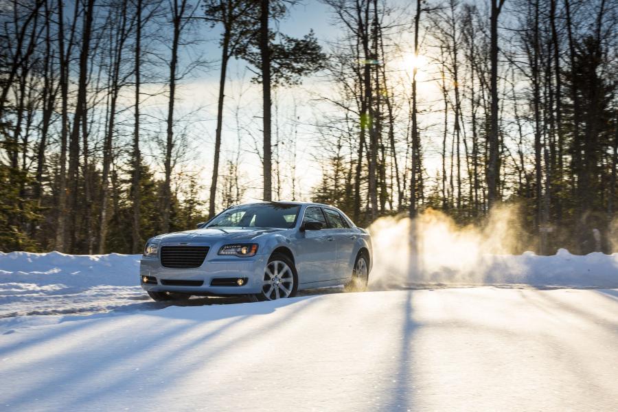  Chrysler 300C Glacier Edition 2013 года  (фото 13 из 31)